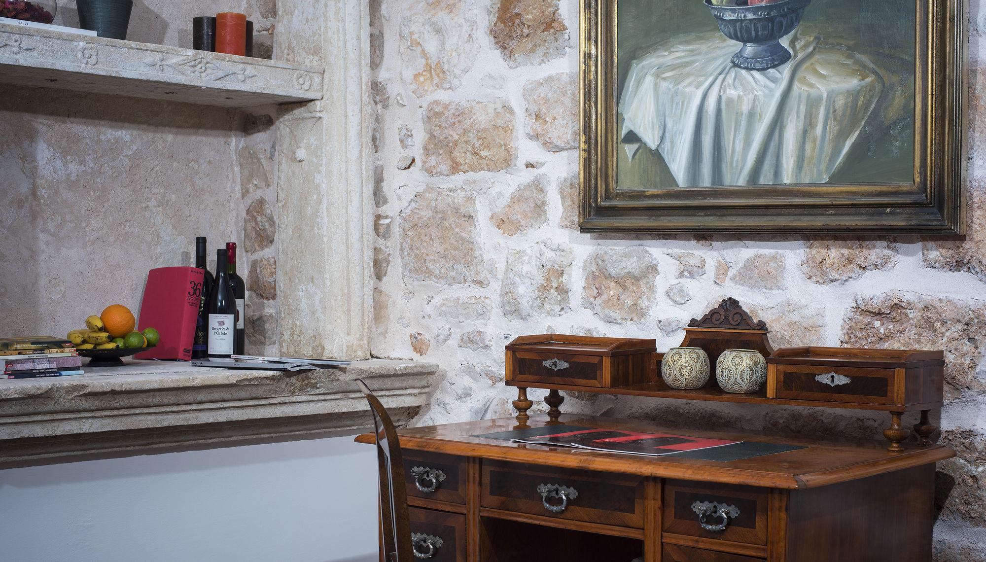 Mirabilis, Stunning Superior Villa, Old Town