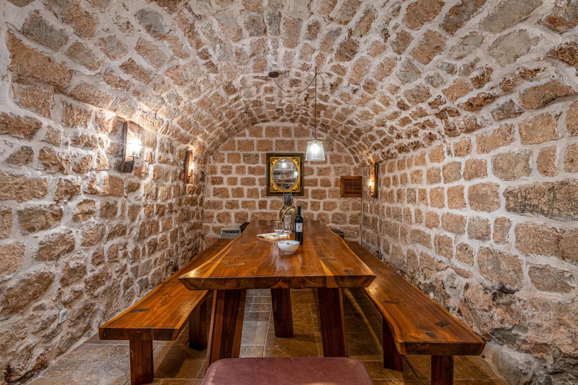 Mirabilis, Stunning Superior Villa, Old Town *