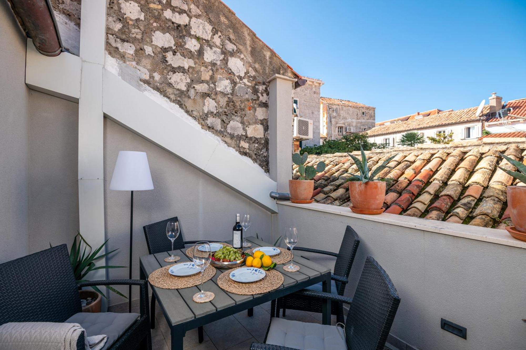 Mirabilis, Stunning Superior Villa, Old Town