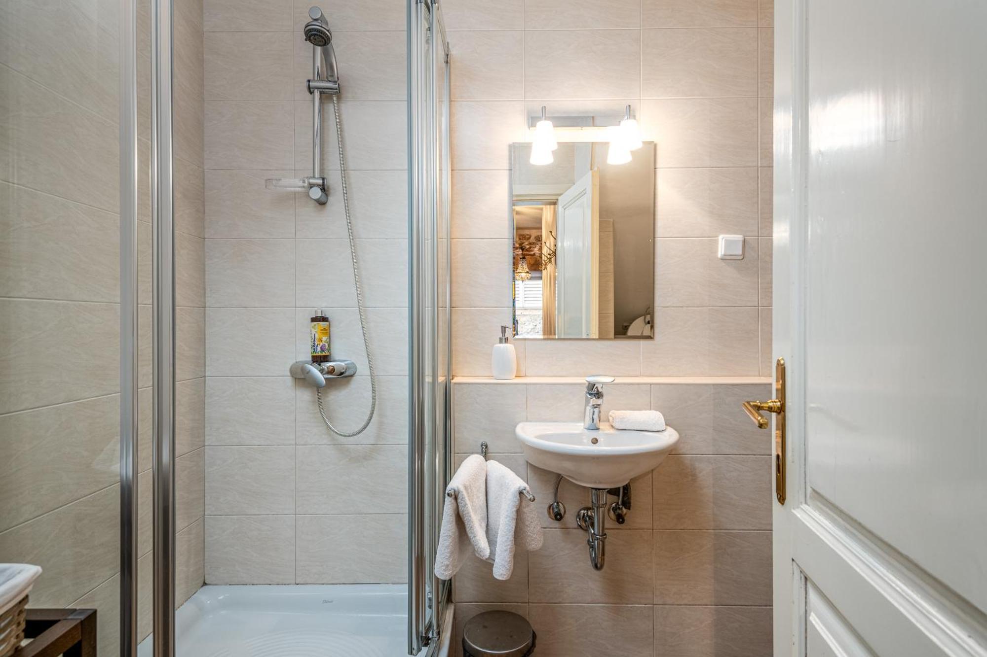 Mirabilis, Stunning Superior Villa, Old Town